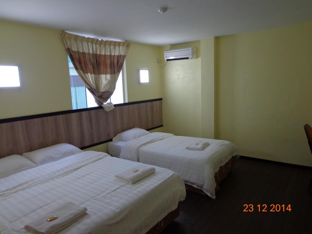 The Garden Inn Мири Номер фото