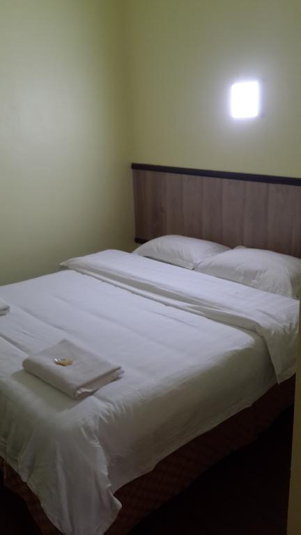 The Garden Inn Мири Номер фото