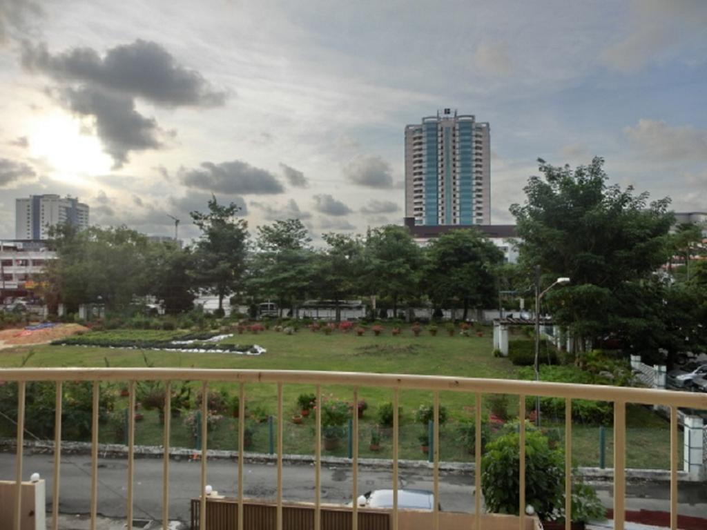 The Garden Inn Мири Номер фото