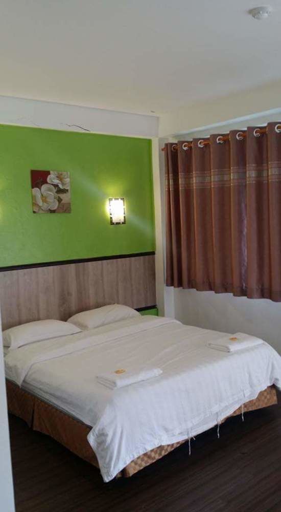The Garden Inn Мири Экстерьер фото